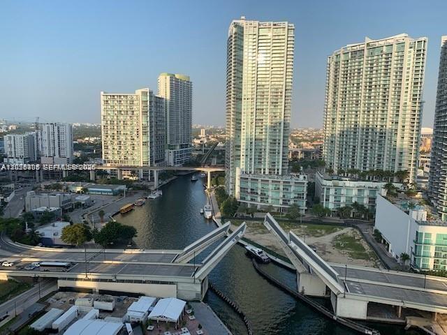 image Brickell on the River North1