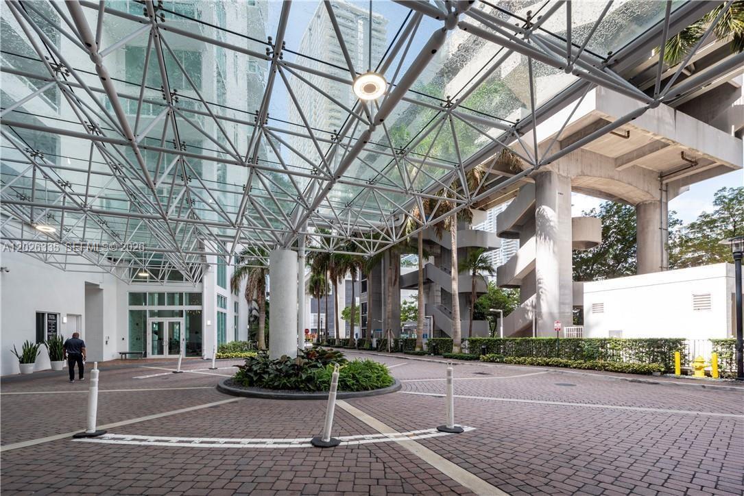 image Brickell on the River North2