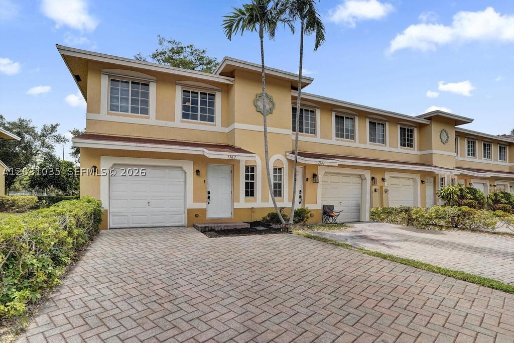 1363 Avon Ln