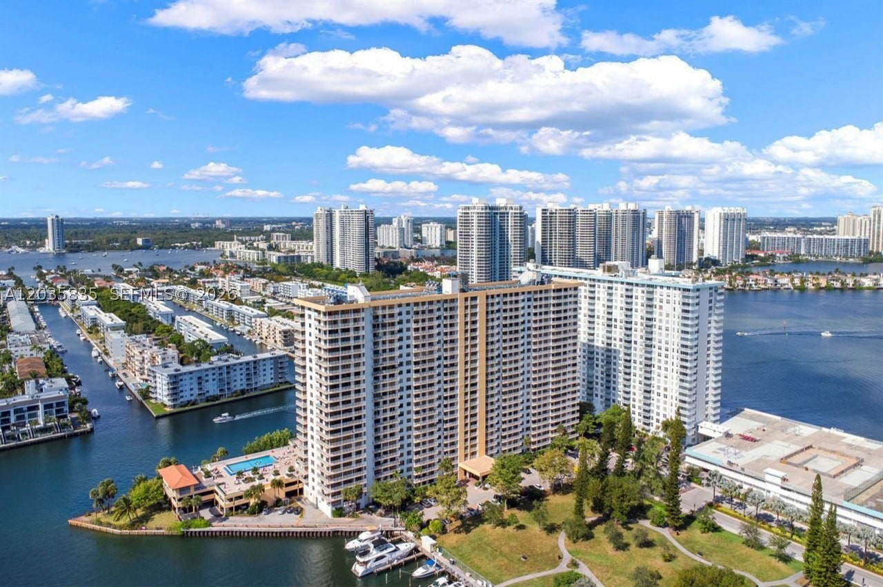 image Winston Towers 7001