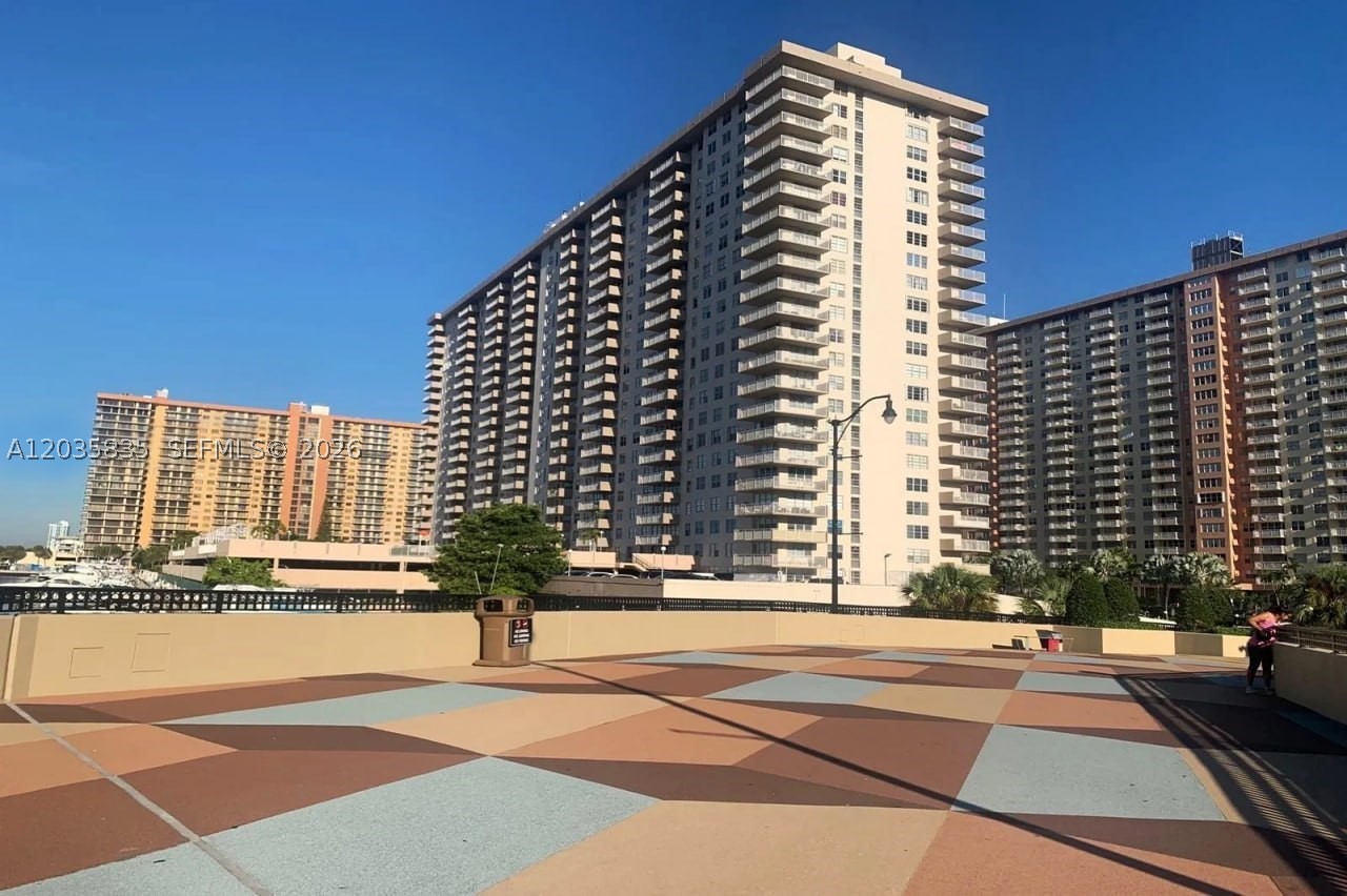 image Winston Towers 70037