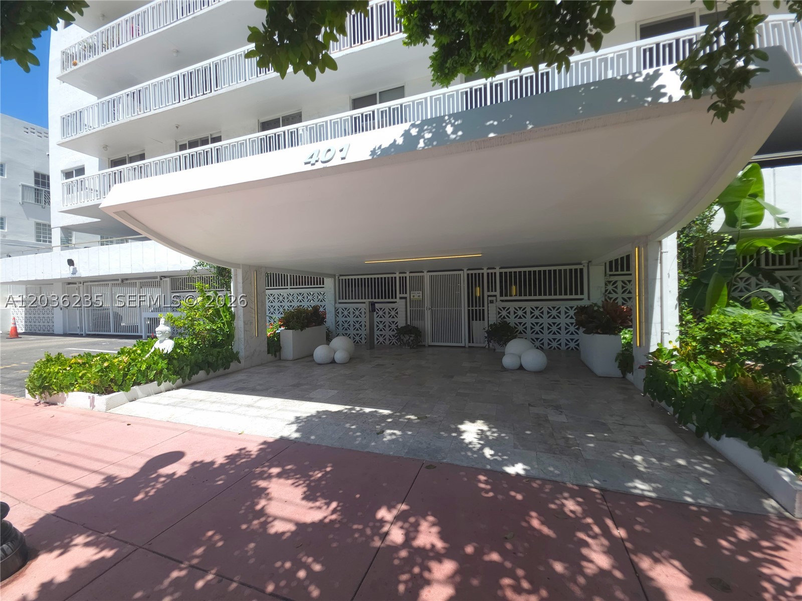 401 Ocean Dr #304