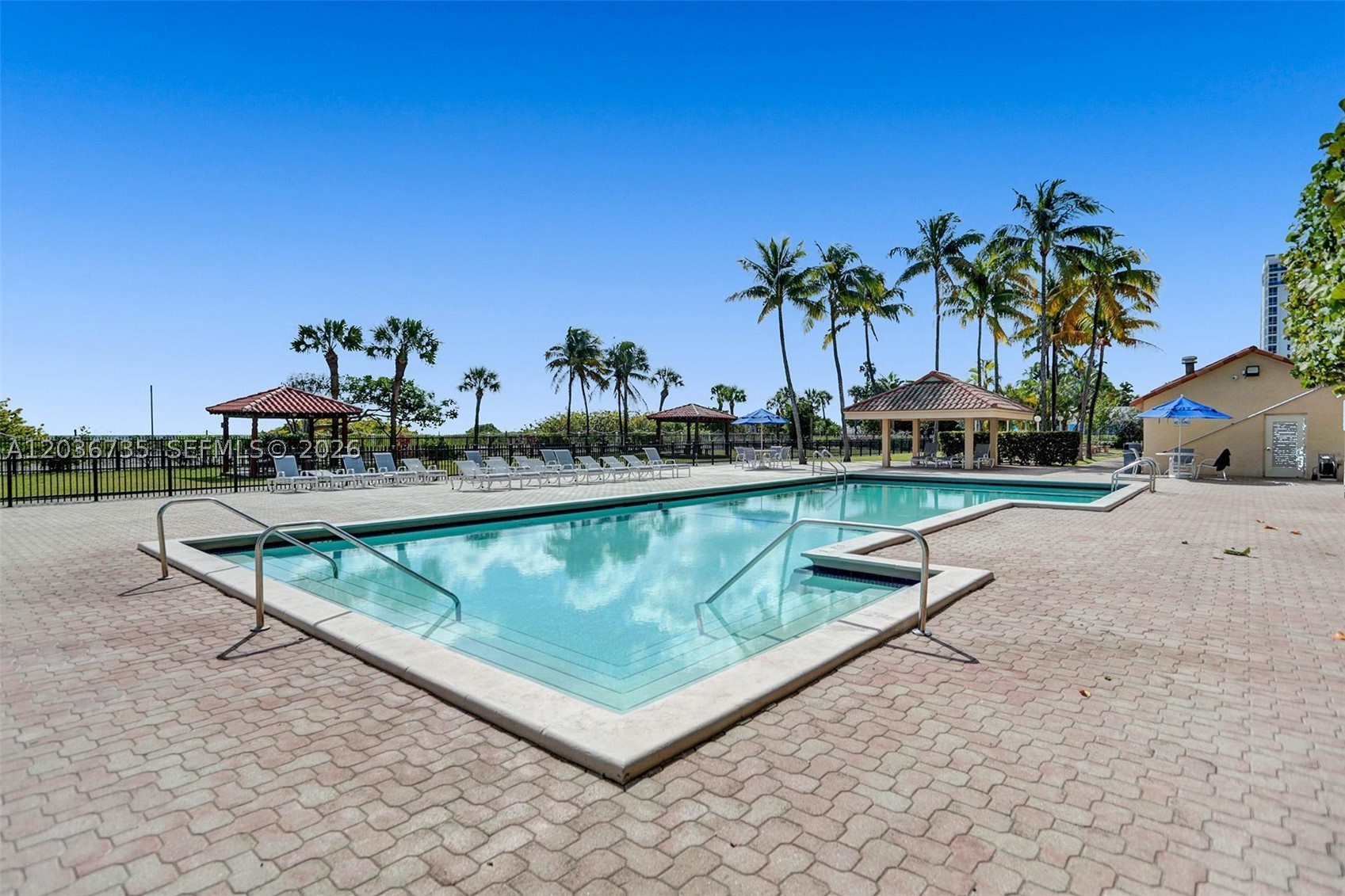 2555 Collins Ave #1508 Miami Beach, FL 33140