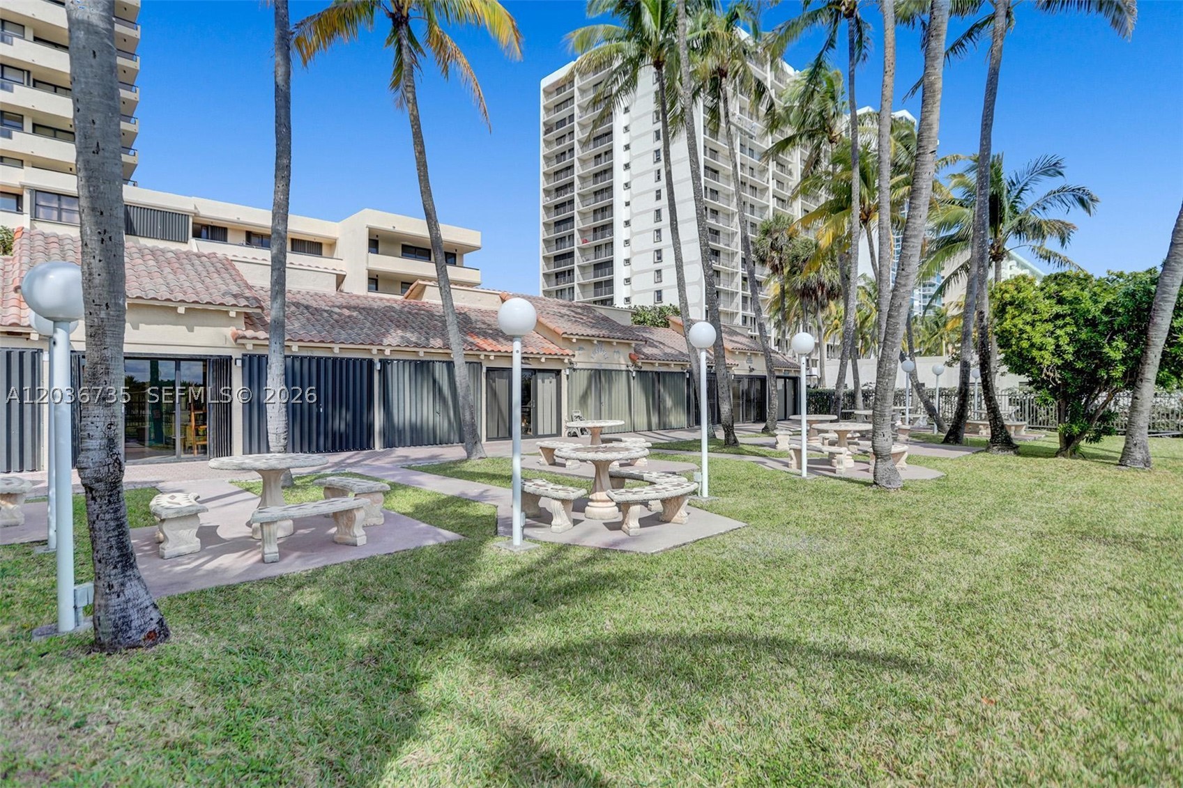 2555 Collins Ave #1508 Miami Beach, FL 33140