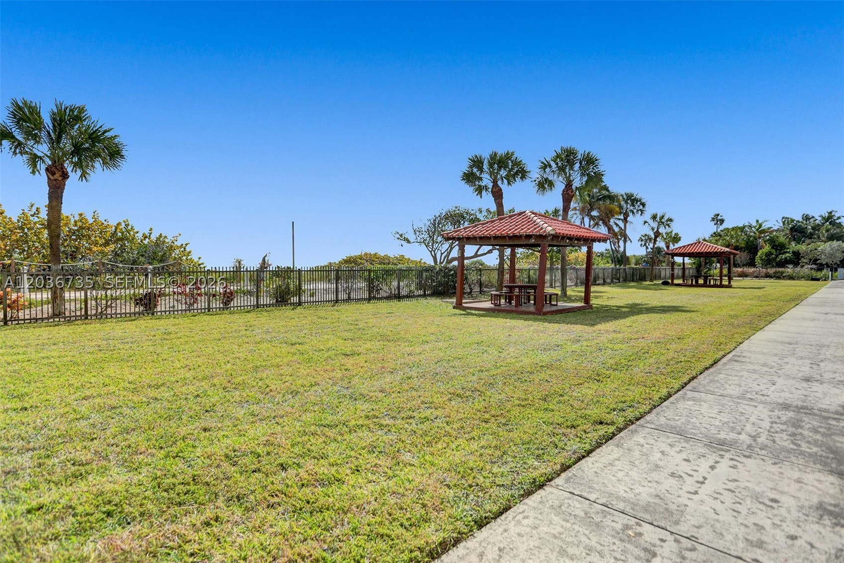 2555 Collins Ave #1508 Miami Beach, FL 33140