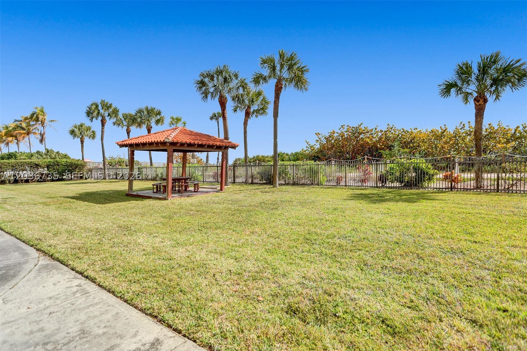 2555 Collins Ave #1508 Miami Beach, FL 33140