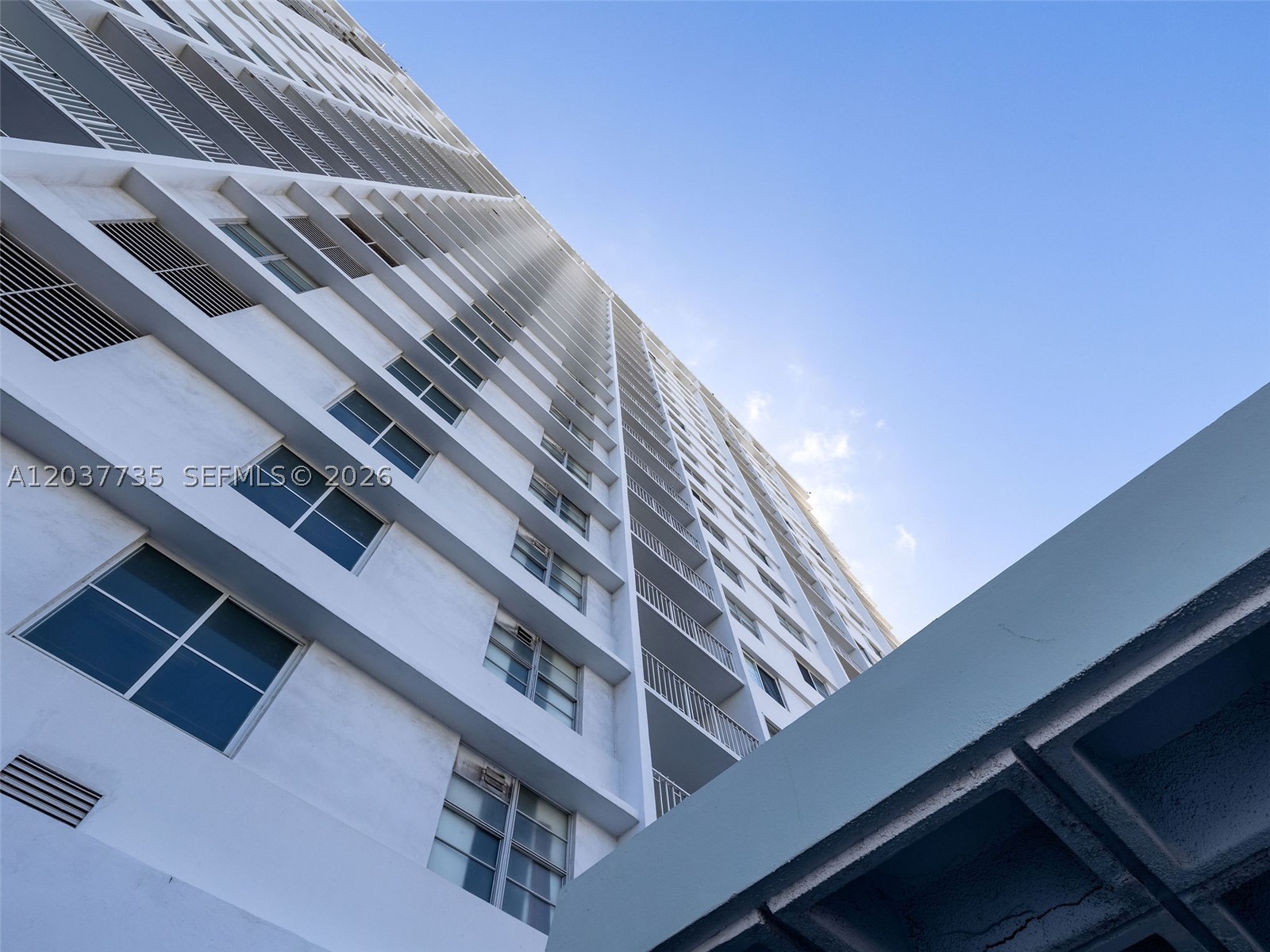 image Arlen House West44