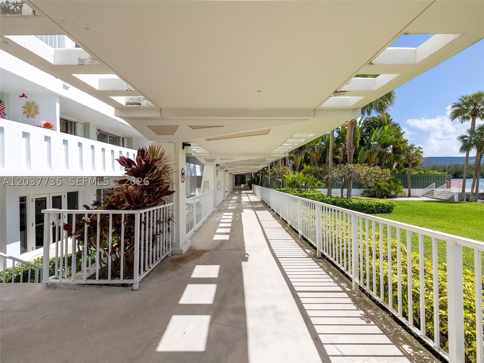 image Arlen House West51