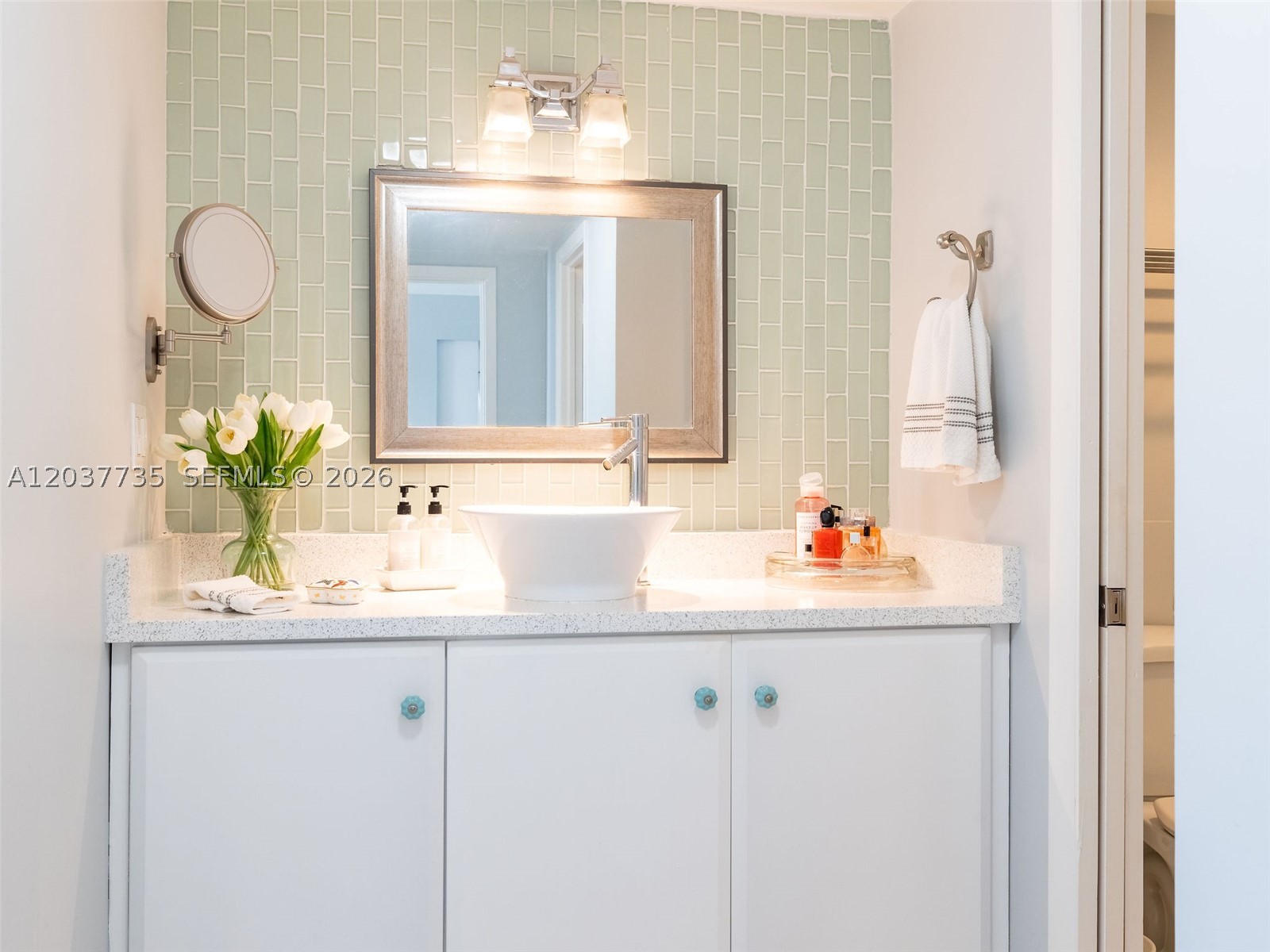 image Arlen House West8