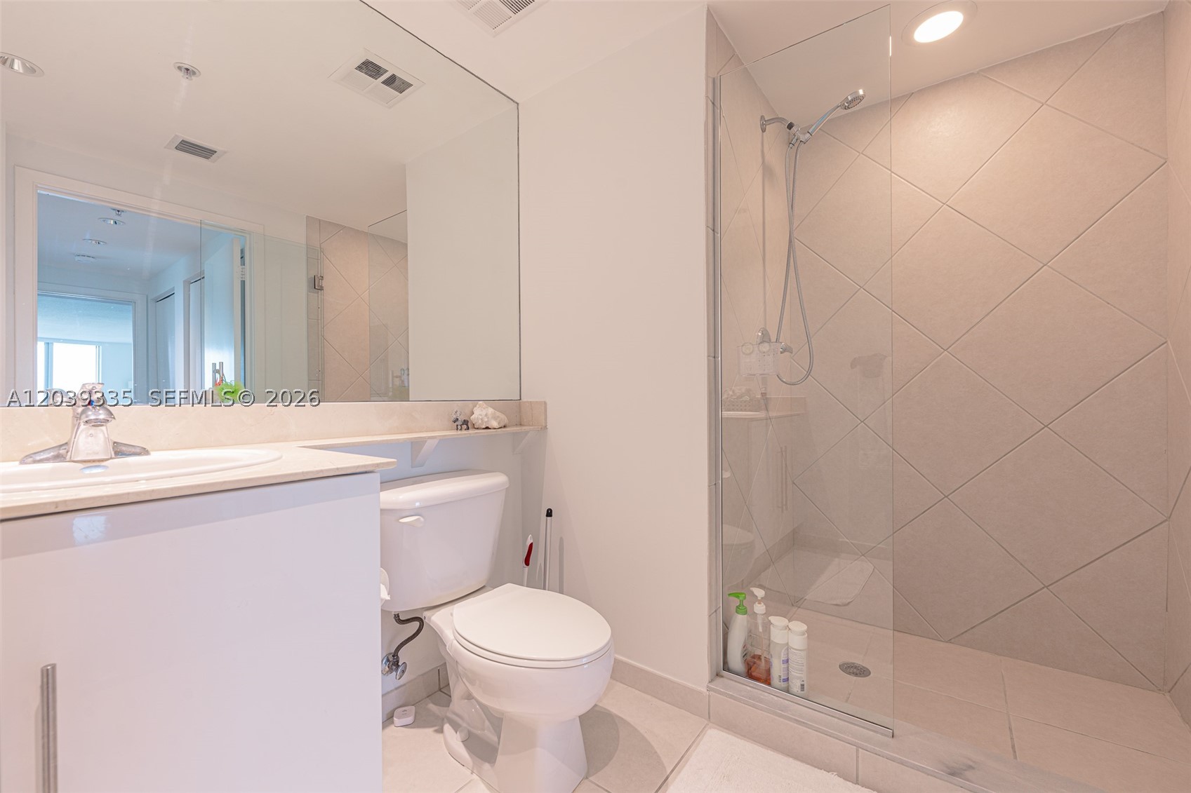 335 S Biscayne Blvd #1009 Miami, FL 33131