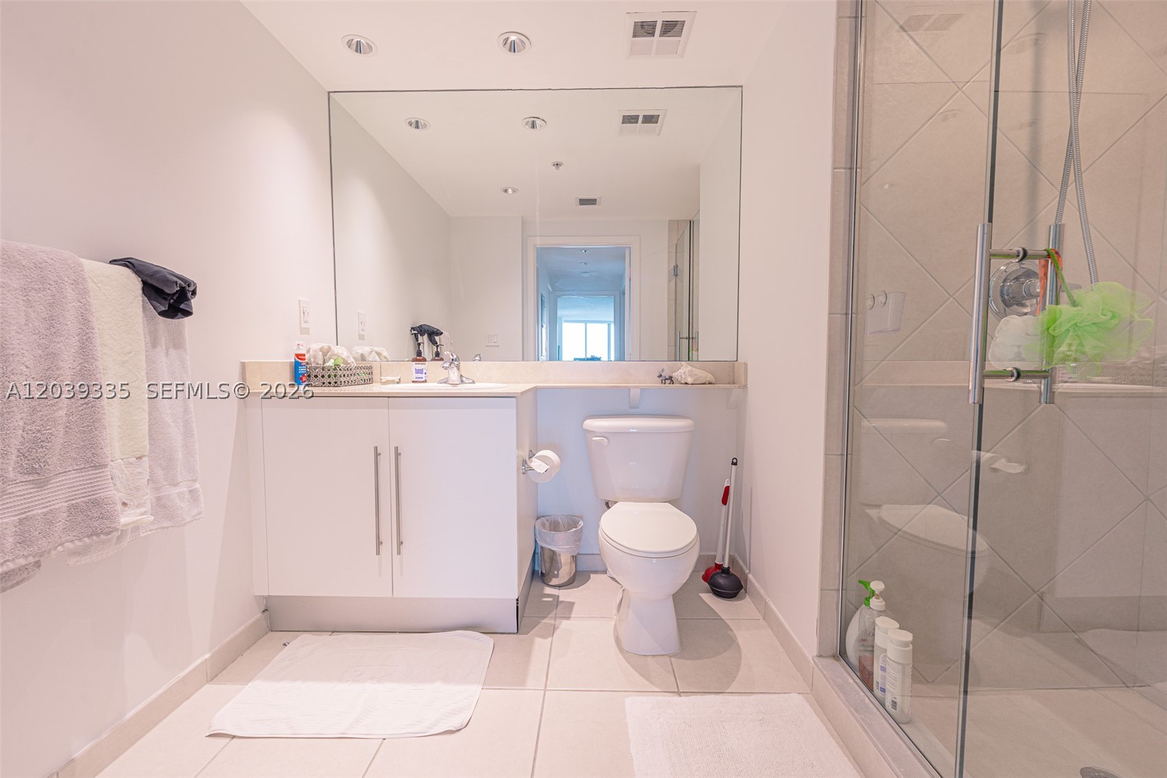 335 S Biscayne Blvd #1009 Miami, FL 33131