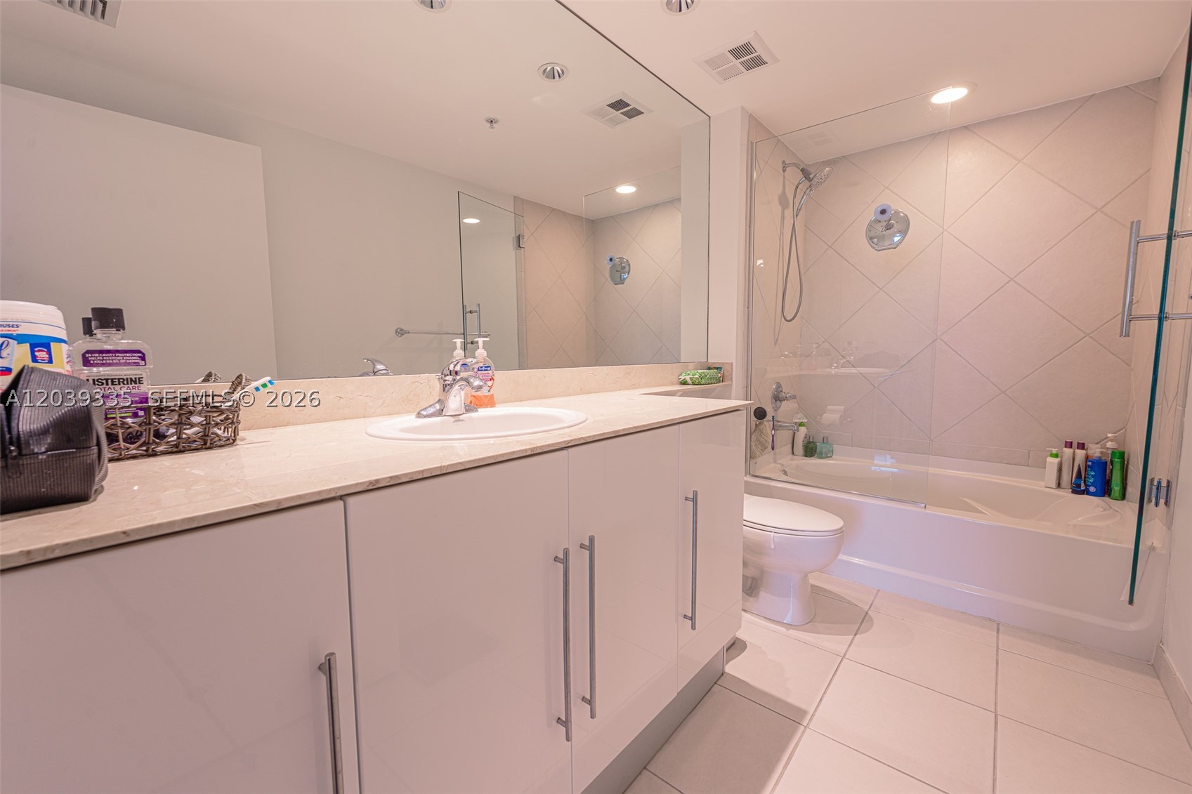 335 S Biscayne Blvd #1009 Miami, FL 33131