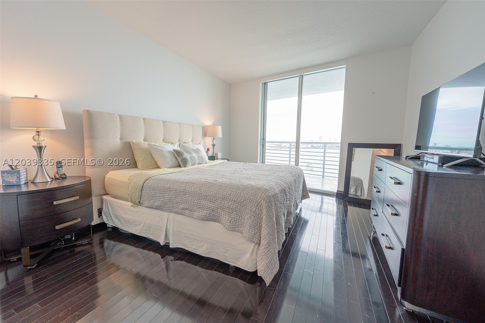 335 S Biscayne Blvd #1009 Miami, FL 33131