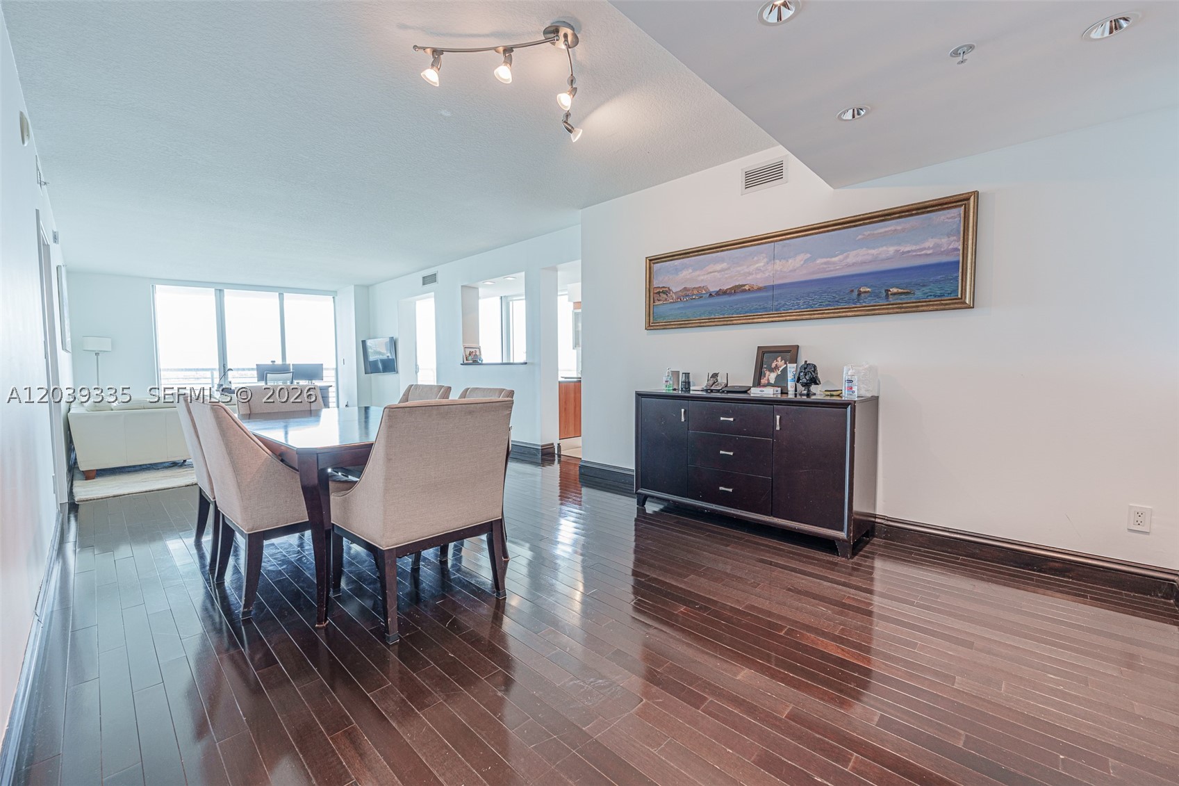 335 S Biscayne Blvd #1009 Miami, FL 33131