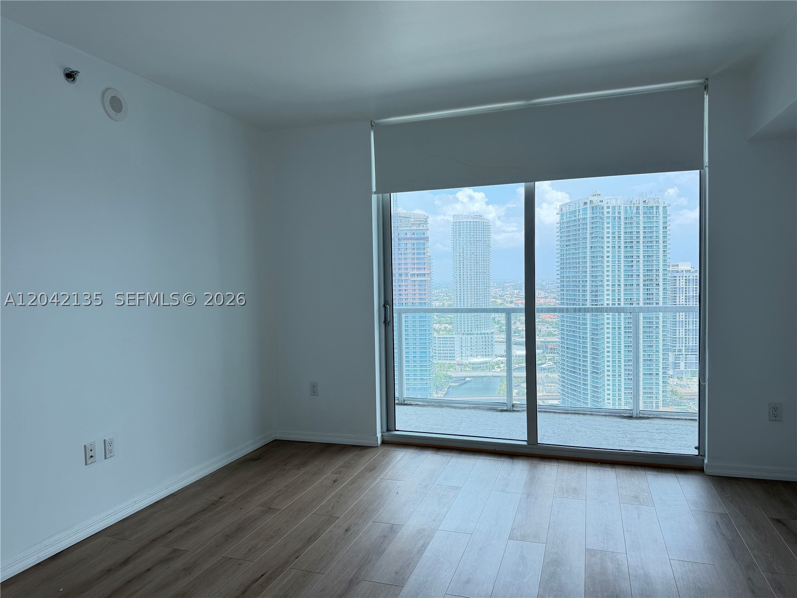 image 500 Brickell West5