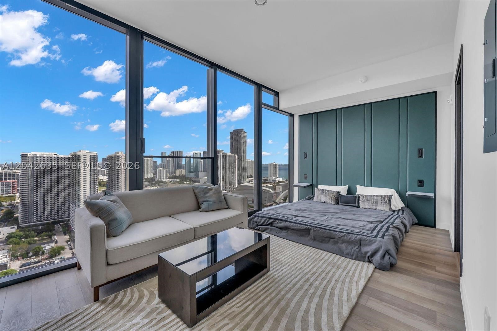 image E11EVEN Hotel & Residences9