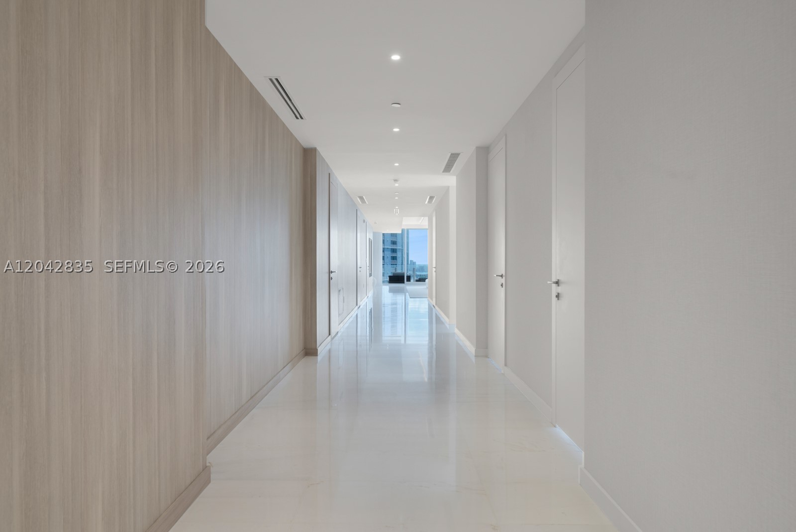 300 Biscayne Blvd Way #2701 Miami, FL 33131