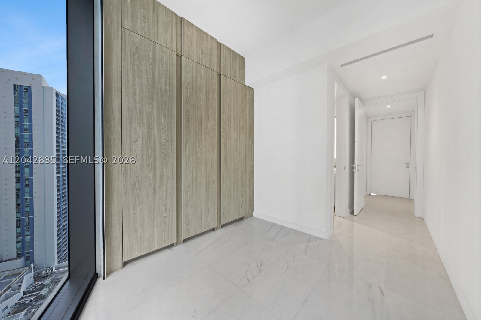 300 Biscayne Blvd Way #2701 Miami, FL 33131