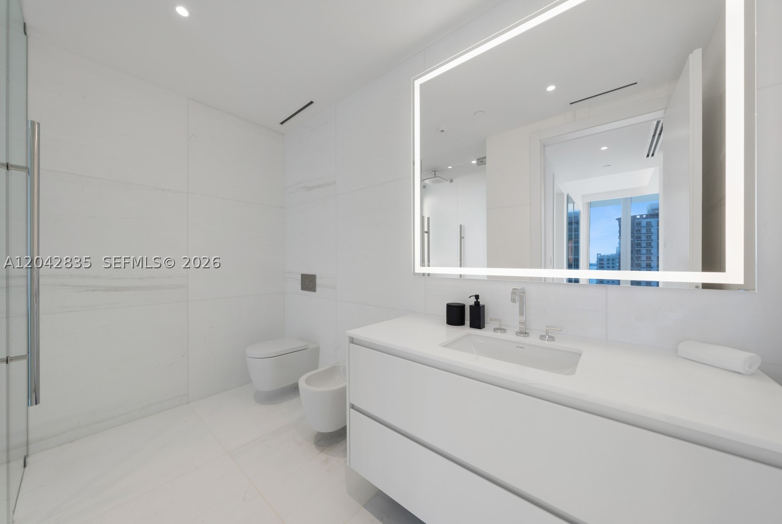 300 Biscayne Blvd Way #2701 Miami, FL 33131