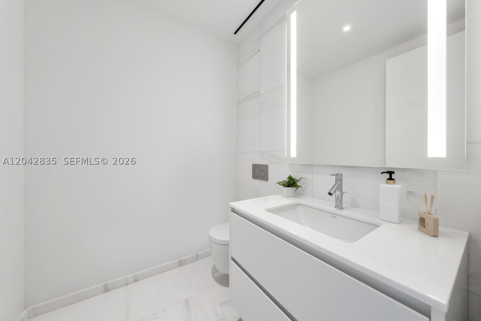 300 Biscayne Blvd Way #2701 Miami, FL 33131
