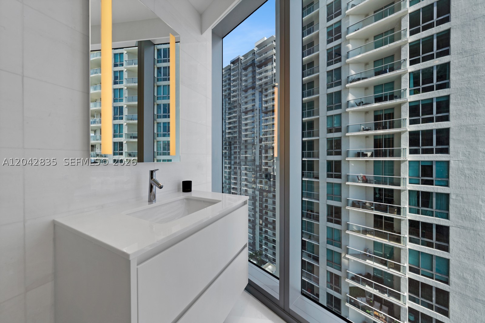 300 Biscayne Blvd Way #2701 Miami, FL 33131