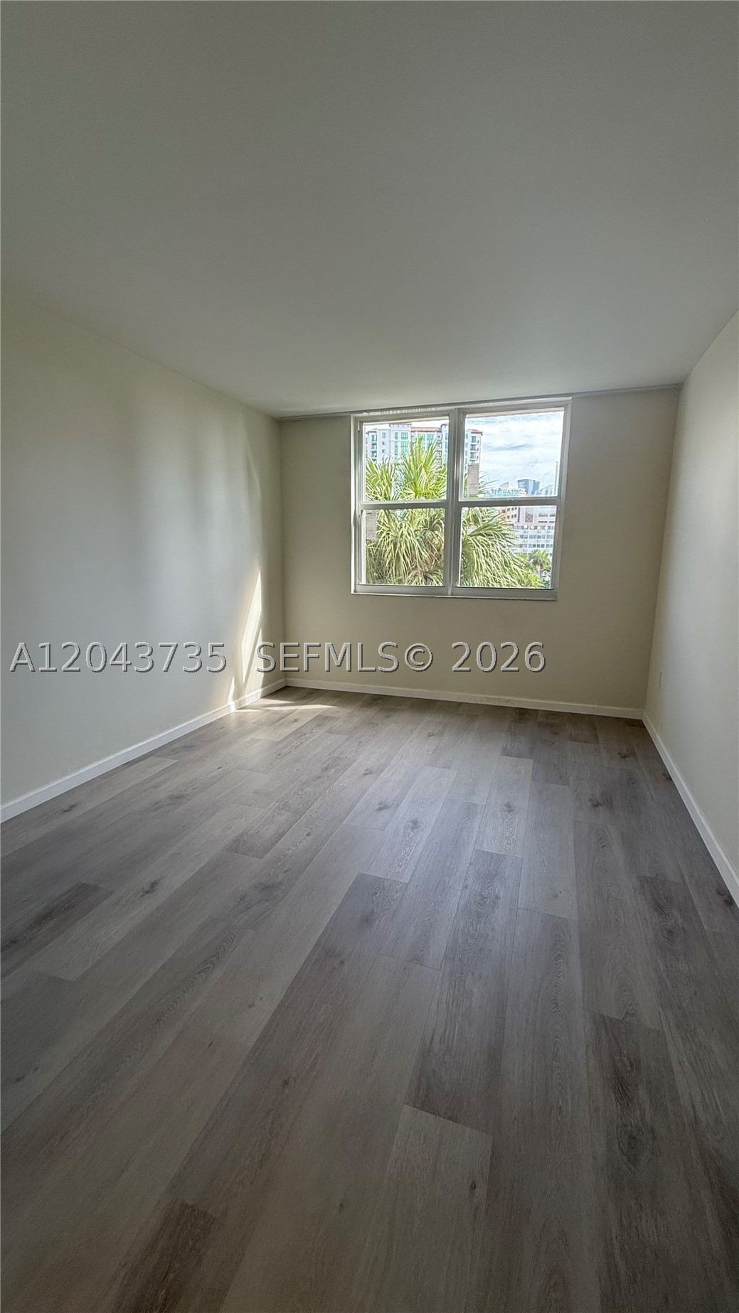 300 Bayview Dr #211