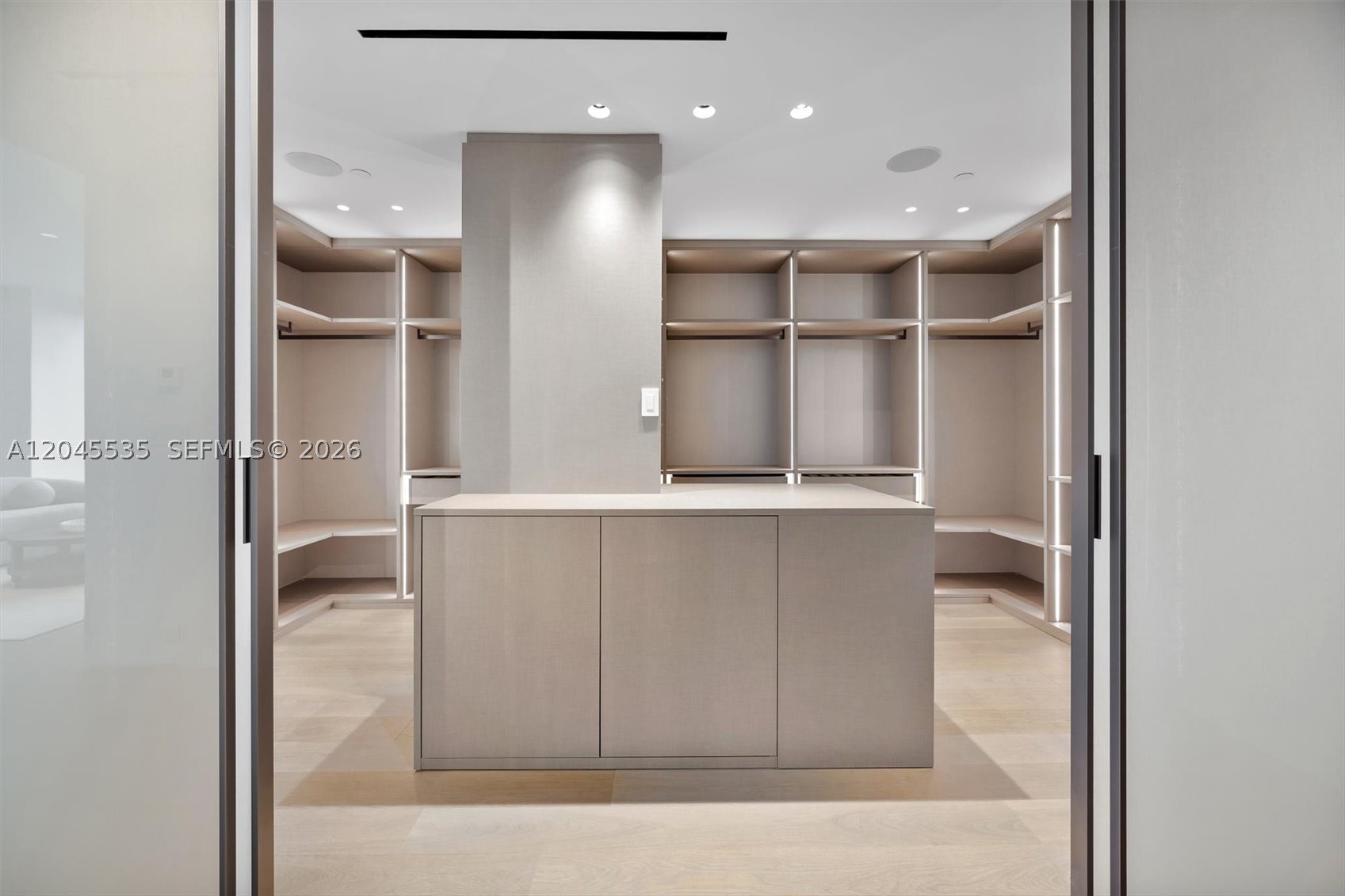 1100 Biscayne Blvd #3906 Miami, FL 33132