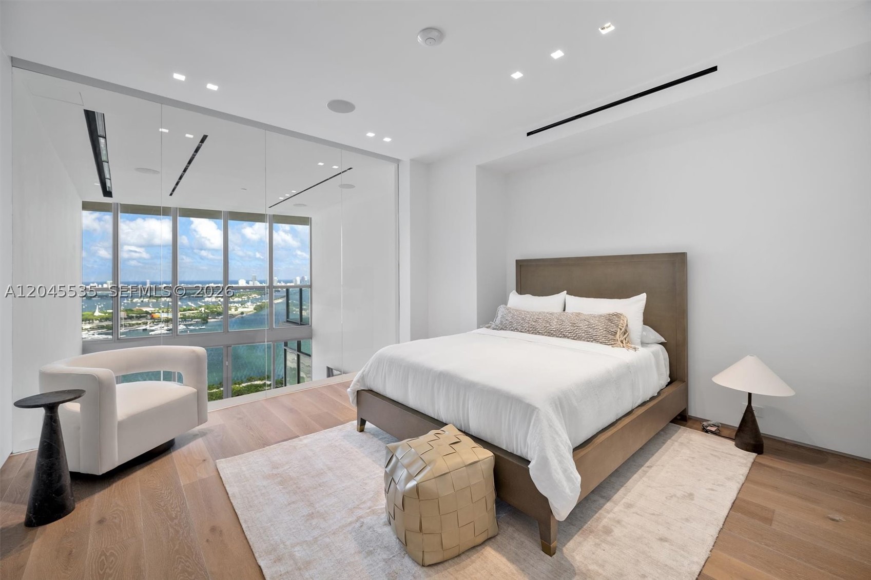 1100 Biscayne Blvd #3906 Miami, FL 33132