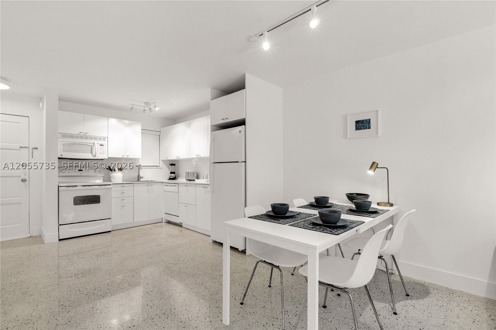 836 SW 1st St #102 Miami, FL 33130