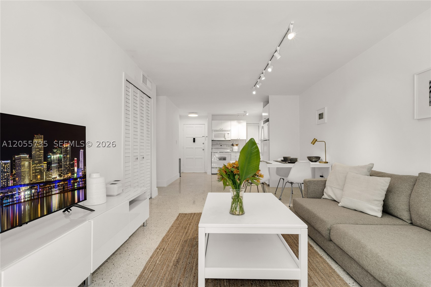 836 SW 1st St #102 Miami, FL 33130