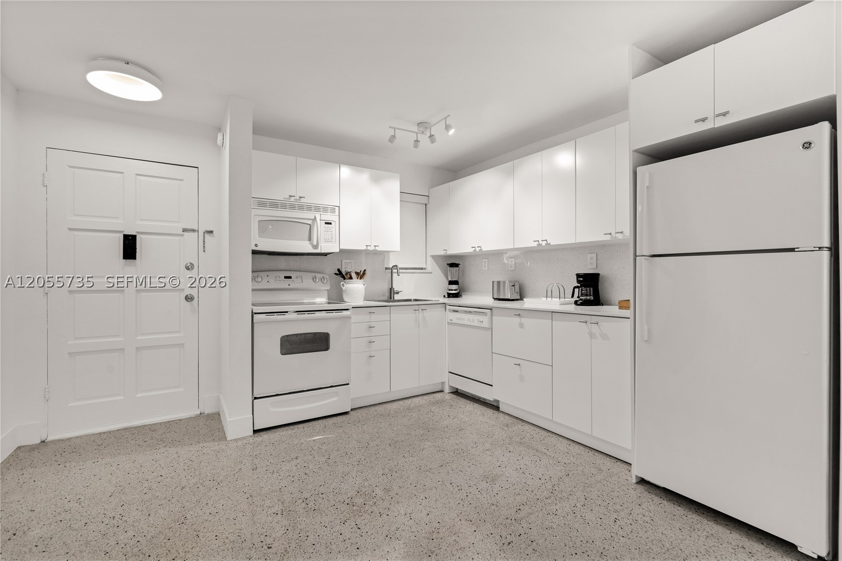 836 SW 1st St #102 Miami, FL 33130