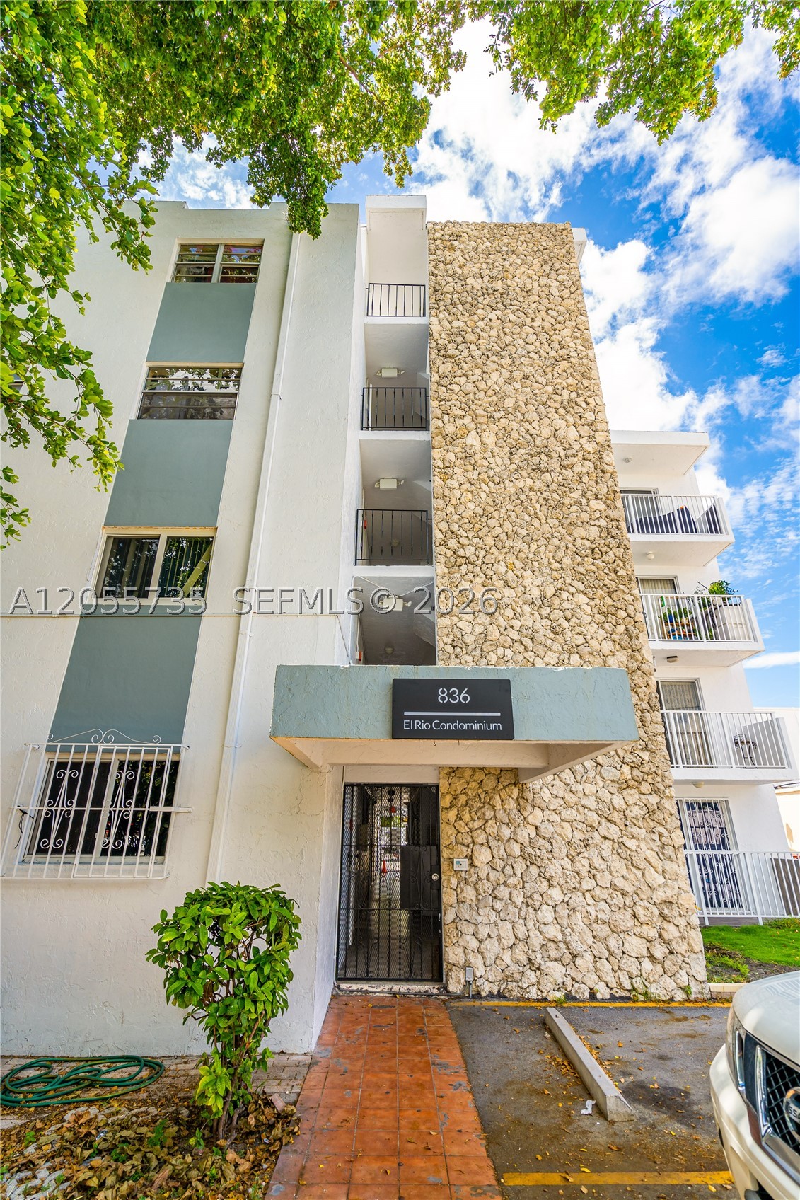 836 SW 1st St #102 Miami, FL 33130