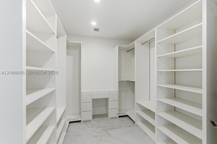 291 E Shore Dr E Miami, FL 33133