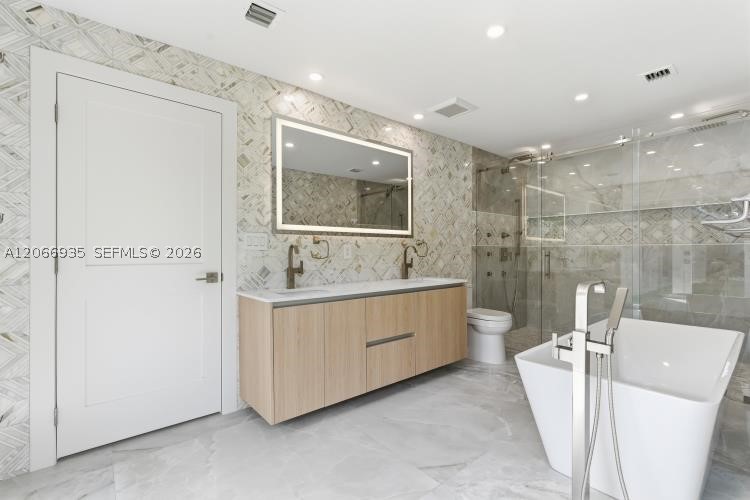 291 E Shore Dr E Miami, FL 33133