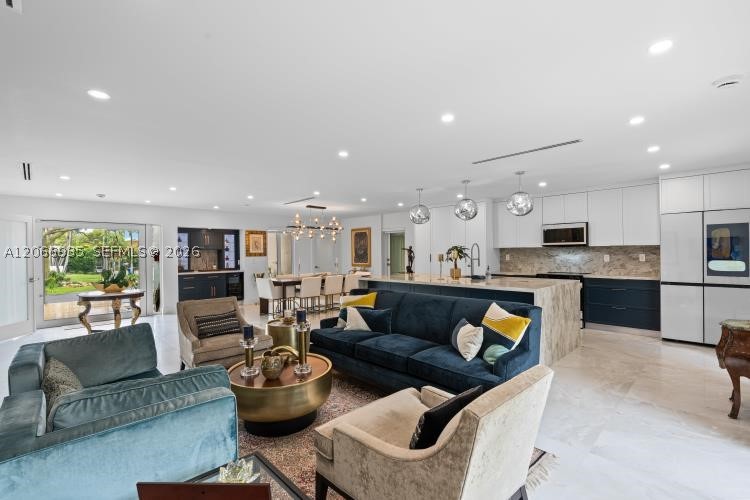 291 E Shore Dr E Miami, FL 33133