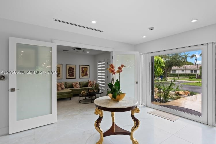 291 E Shore Dr E Miami, FL 33133