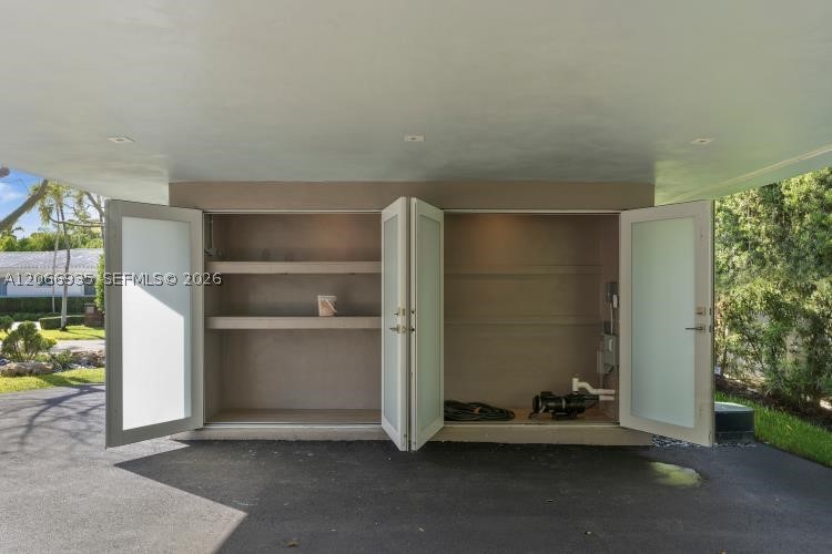 291 E Shore Dr E Miami, FL 33133