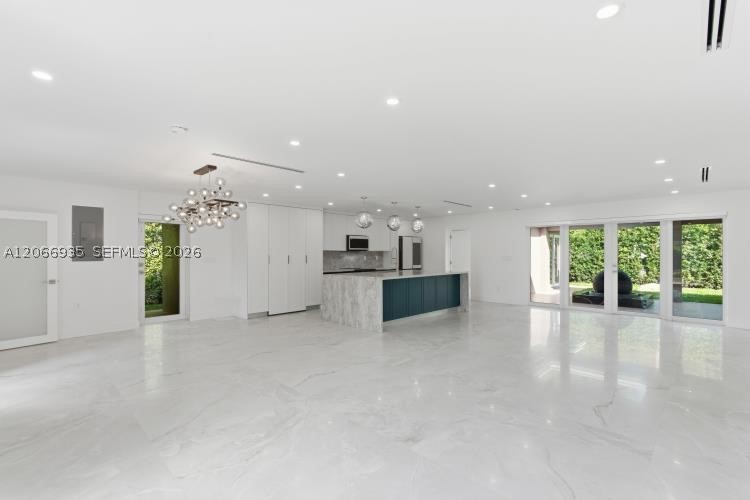 291 E Shore Dr E Miami, FL 33133