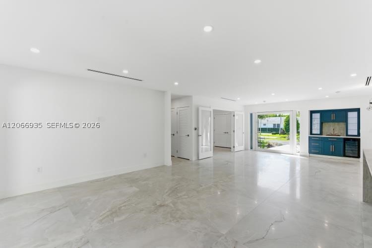 291 E Shore Dr E Miami, FL 33133