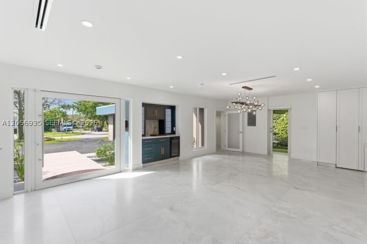 291 E Shore Dr E Miami, FL 33133