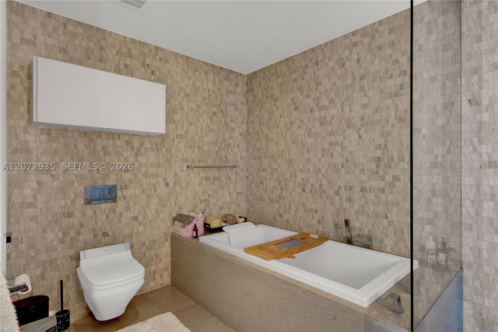 68 SE 6th St #1207 Miami, FL 33131