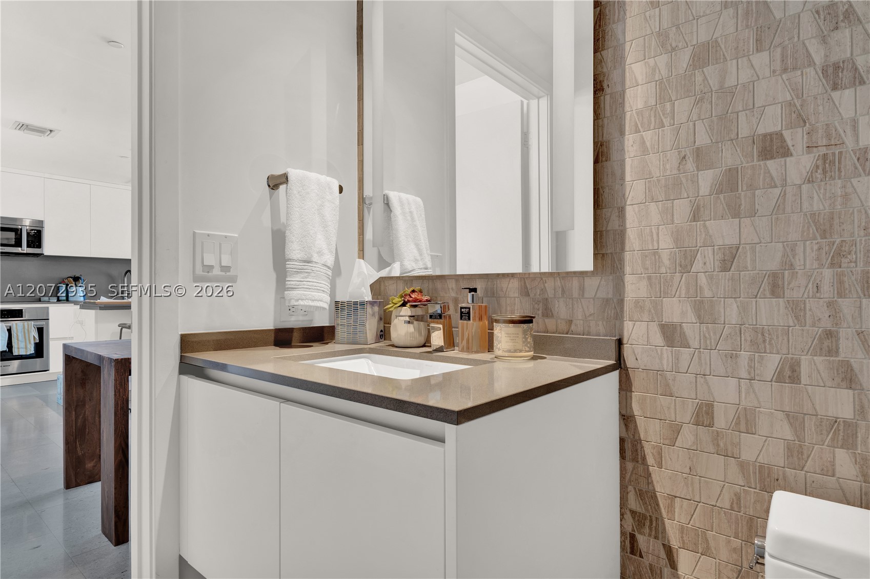 68 SE 6th St #1207 Miami, FL 33131