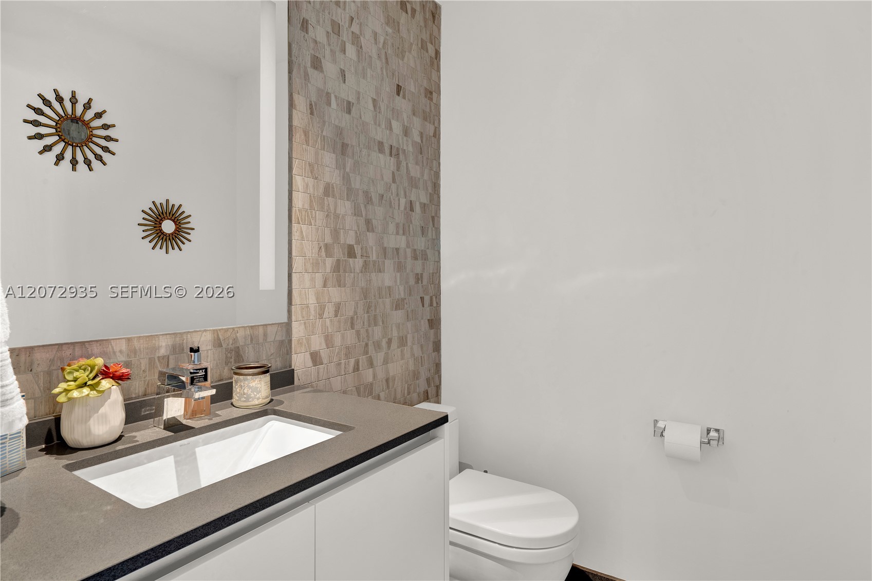 68 SE 6th St #1207 Miami, FL 33131