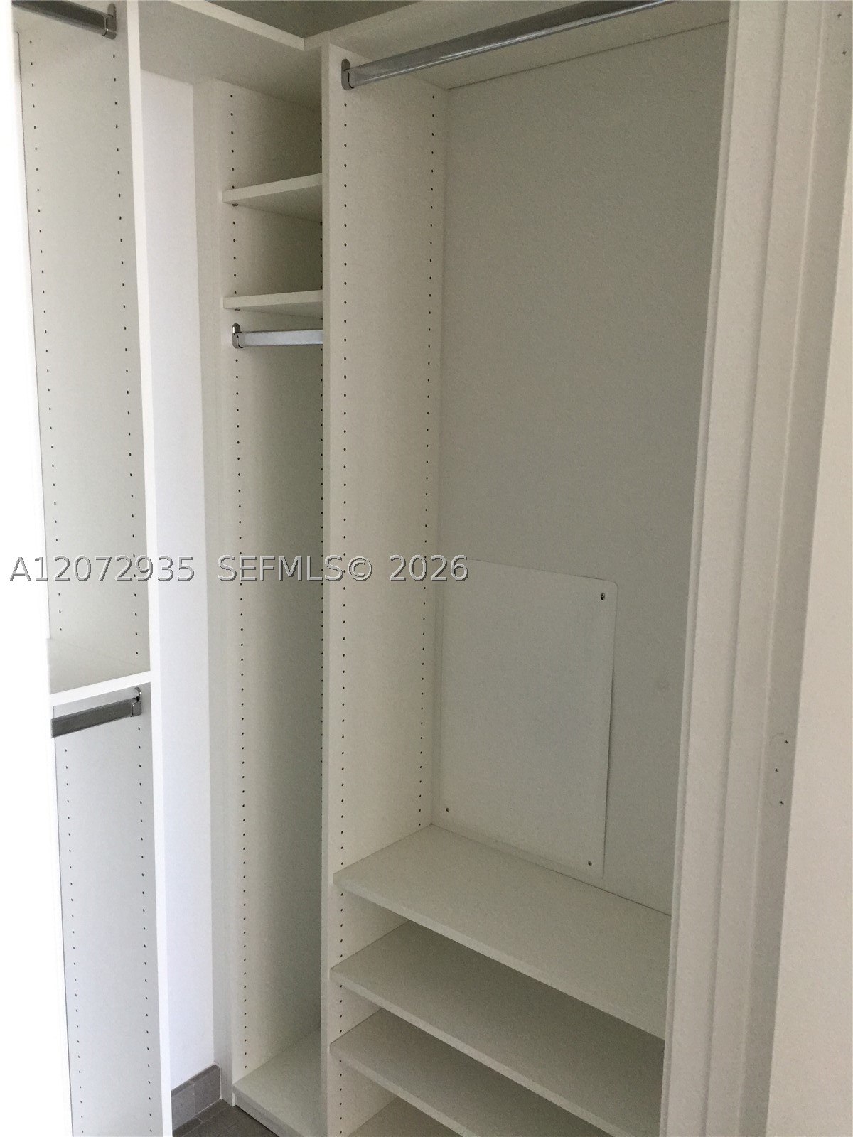 68 SE 6th St #1207 Miami, FL 33131
