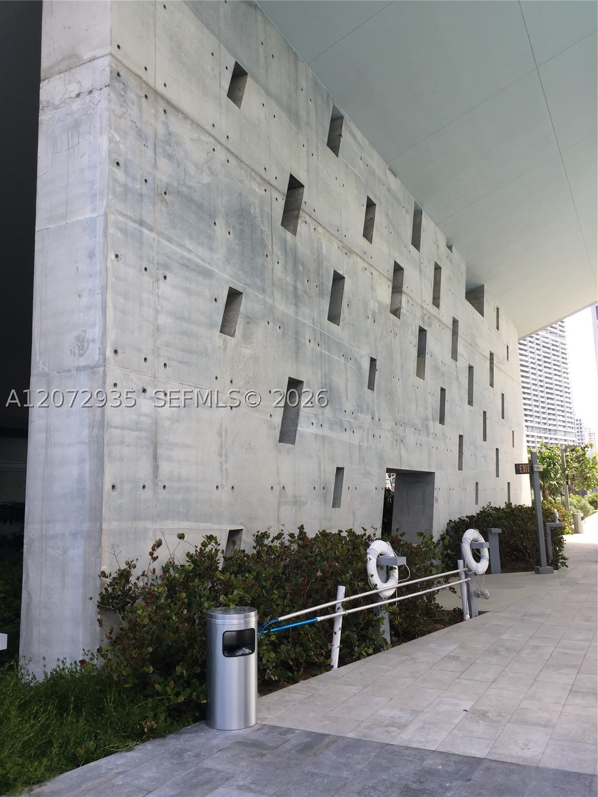 68 SE 6th St #1207 Miami, FL 33131