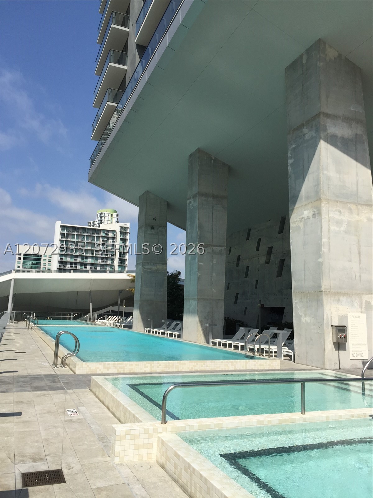 68 SE 6th St #1207 Miami, FL 33131