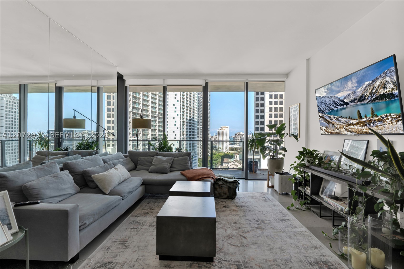 68 SE 6th St #1207 Miami, FL 33131