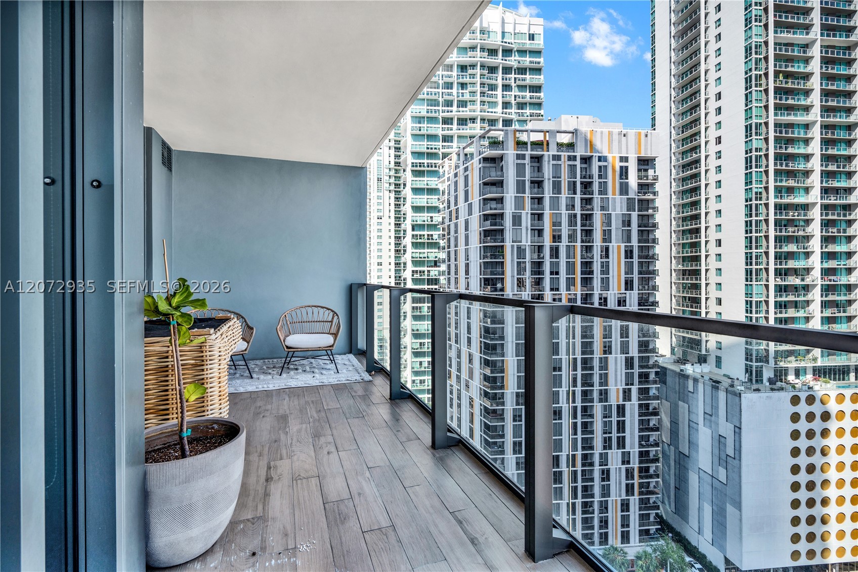 68 SE 6th St #1207 Miami, FL 33131
