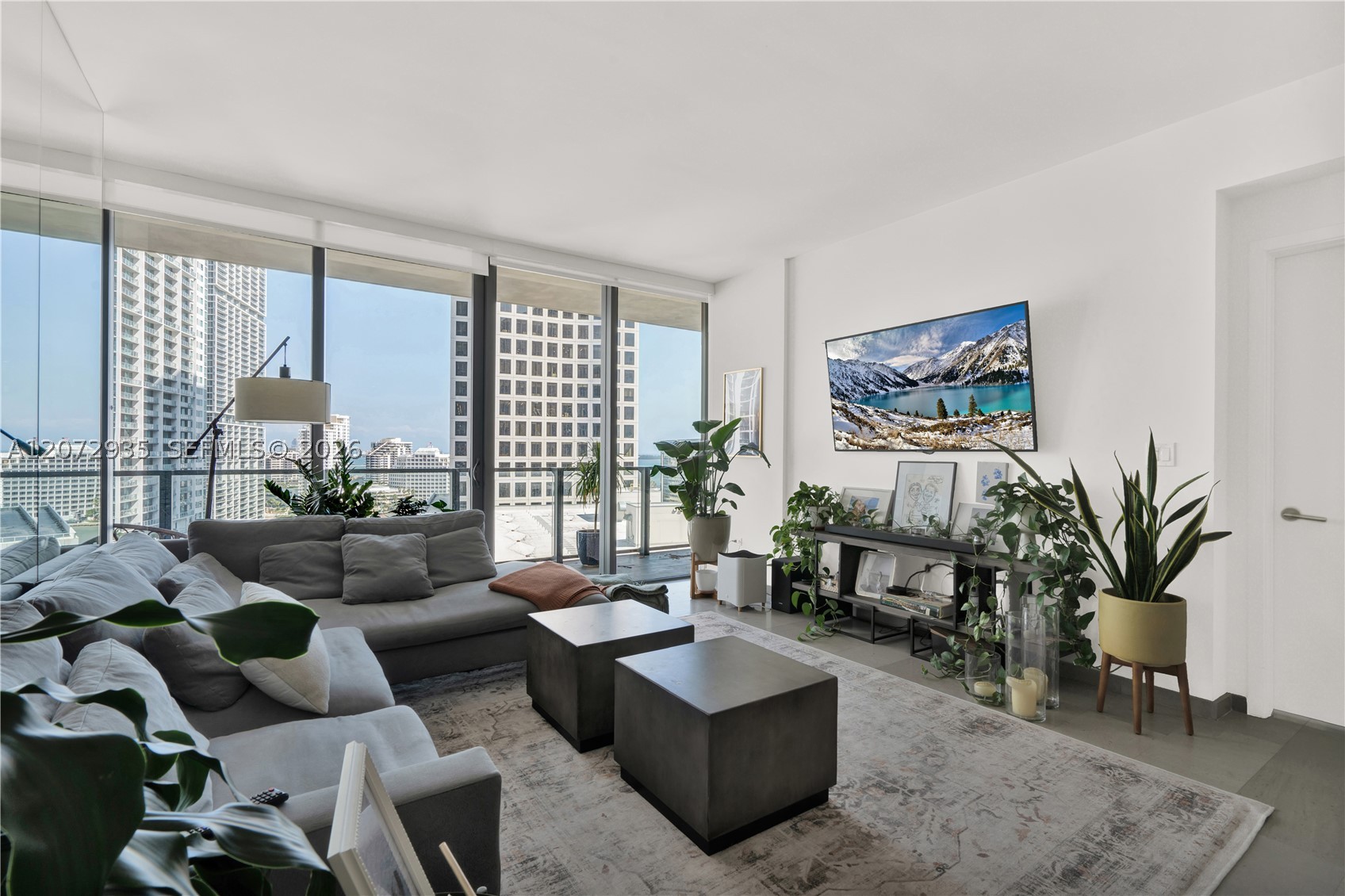 68 SE 6th St #1207 Miami, FL 33131
