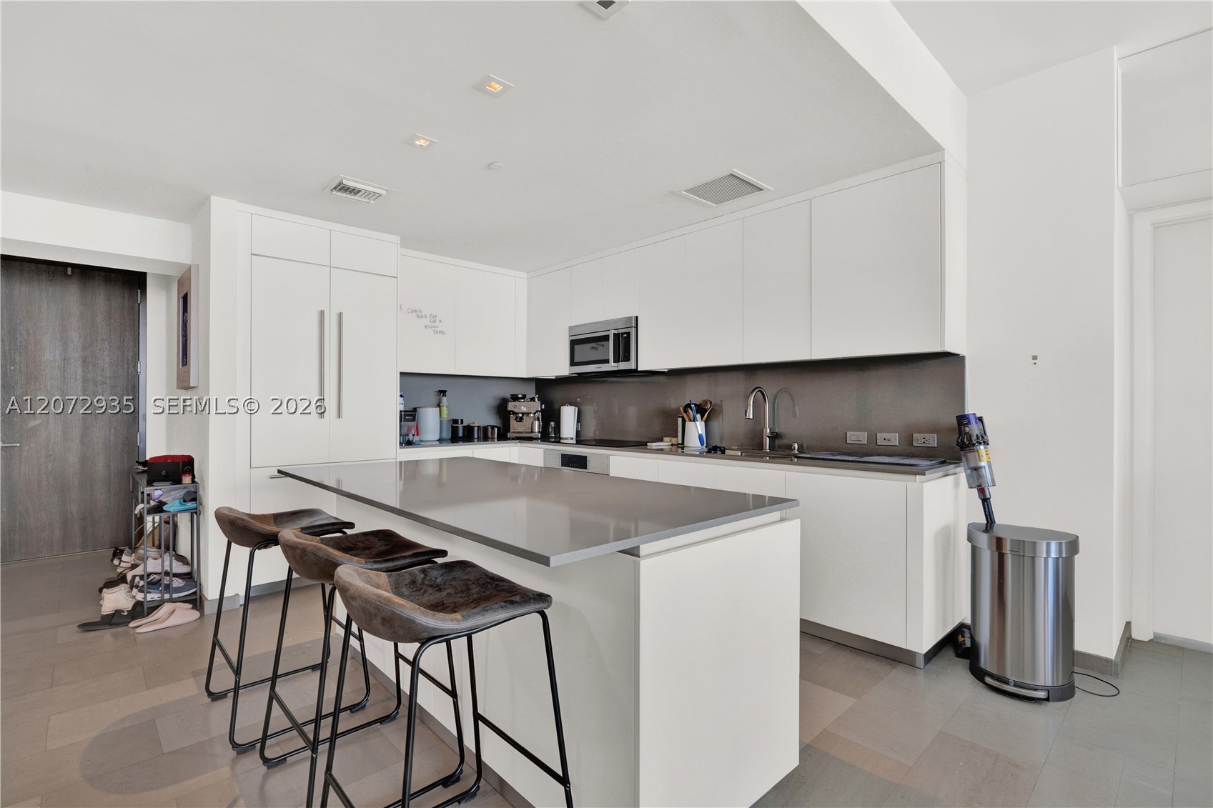 68 SE 6th St #1207 Miami, FL 33131